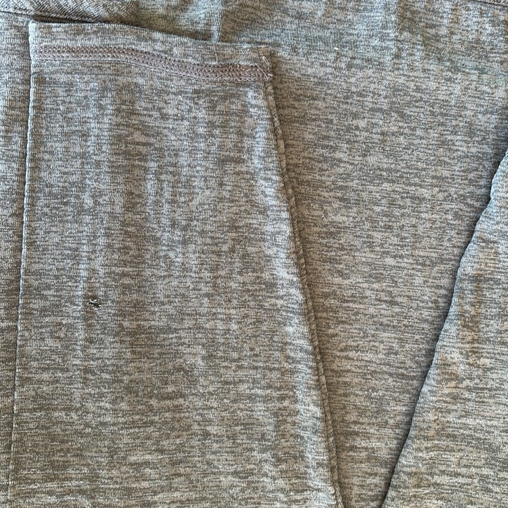 Peter Millar- Maven Performance 1/4 Zip- Color/Iron- Large- Excellent Condition! - Picture 8 of 9